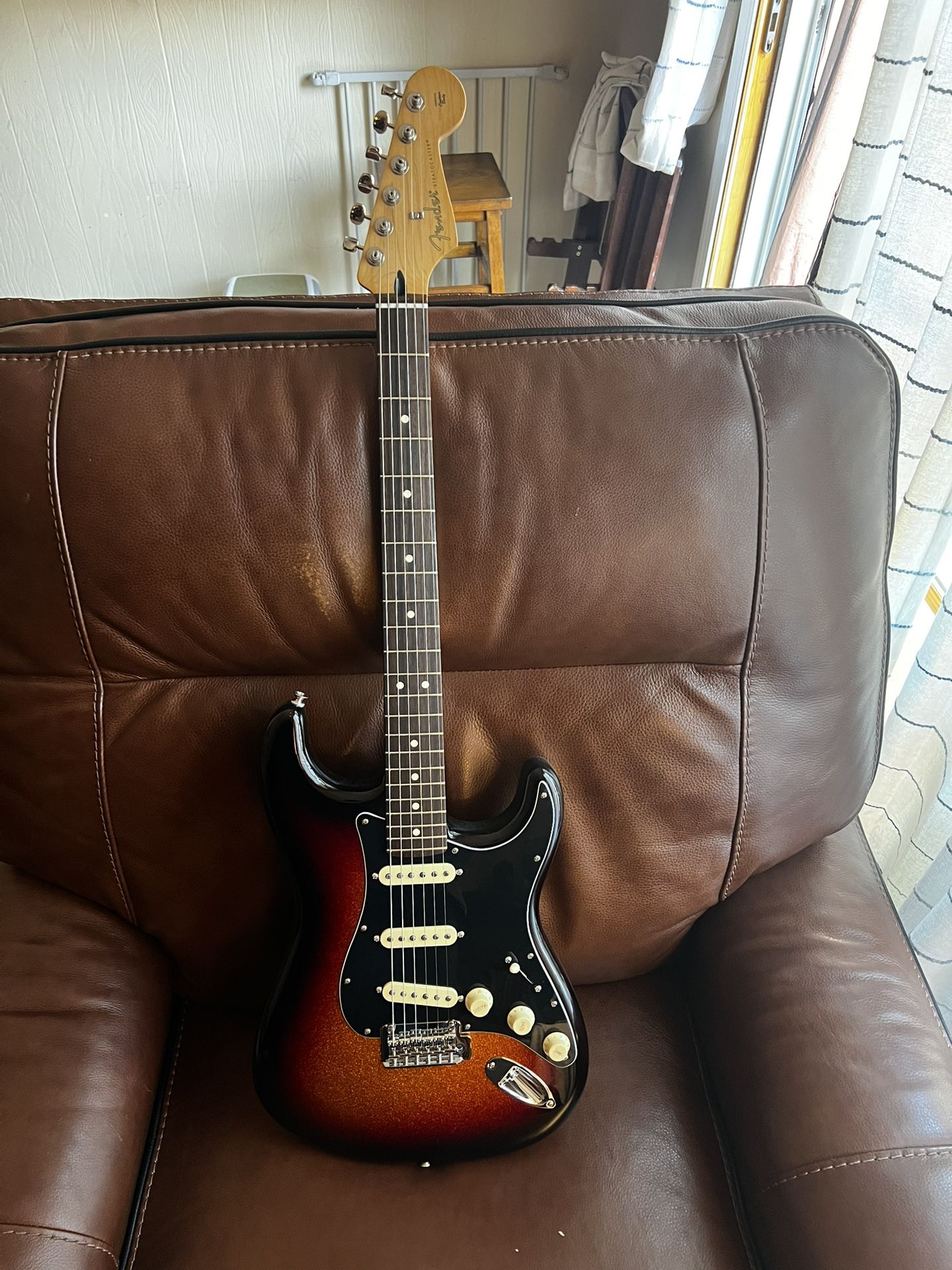 Fender Stratocaster Sunburst Sparkle Brand New