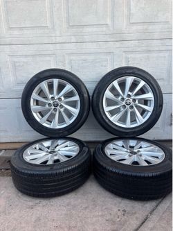 17 inch Toyota Camry and Avalon wheels with Semi New Sport Tires 98%