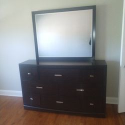 Buetiful Dresser with Mirror