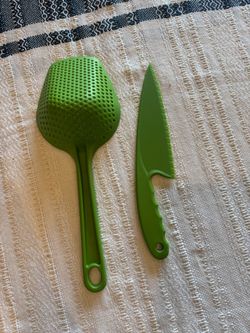 Kitchen knife and strainer set