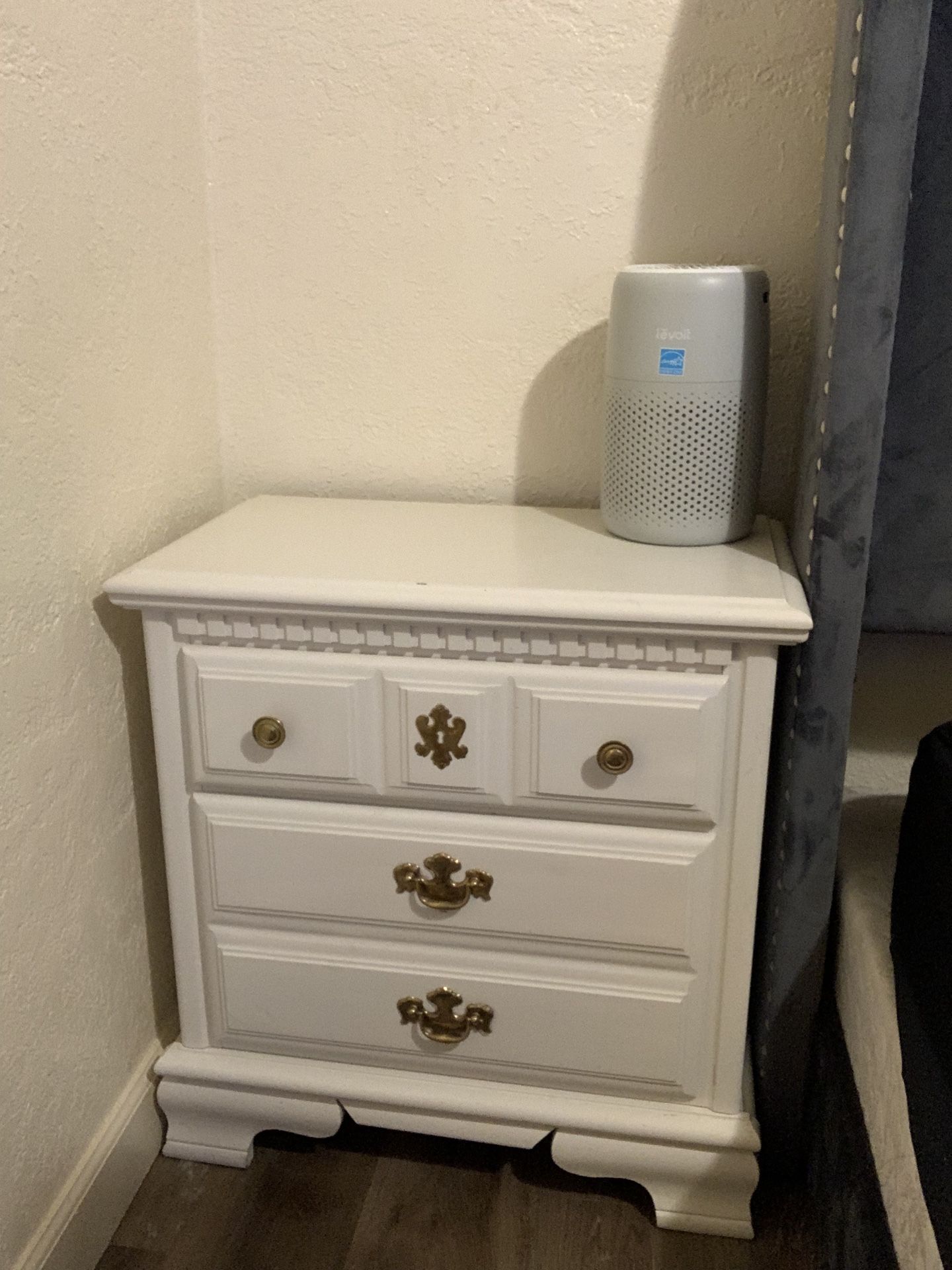 1 Night Stand With 2 Drawers 