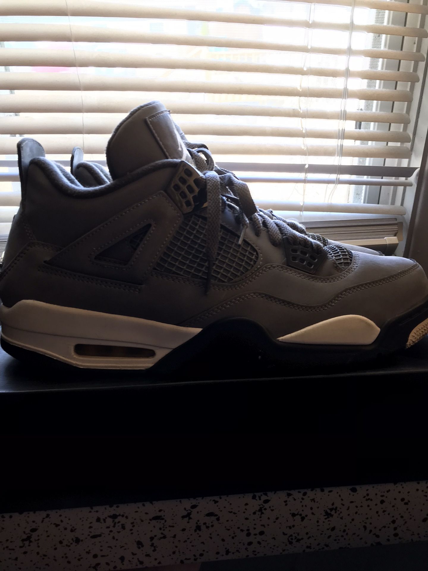 Jordan Retro 4 “Cool Gray”