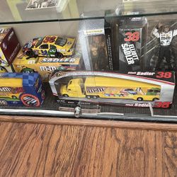 NASCAR  M&Ms Elliott Sadler 38 Lot Die cast, Figure