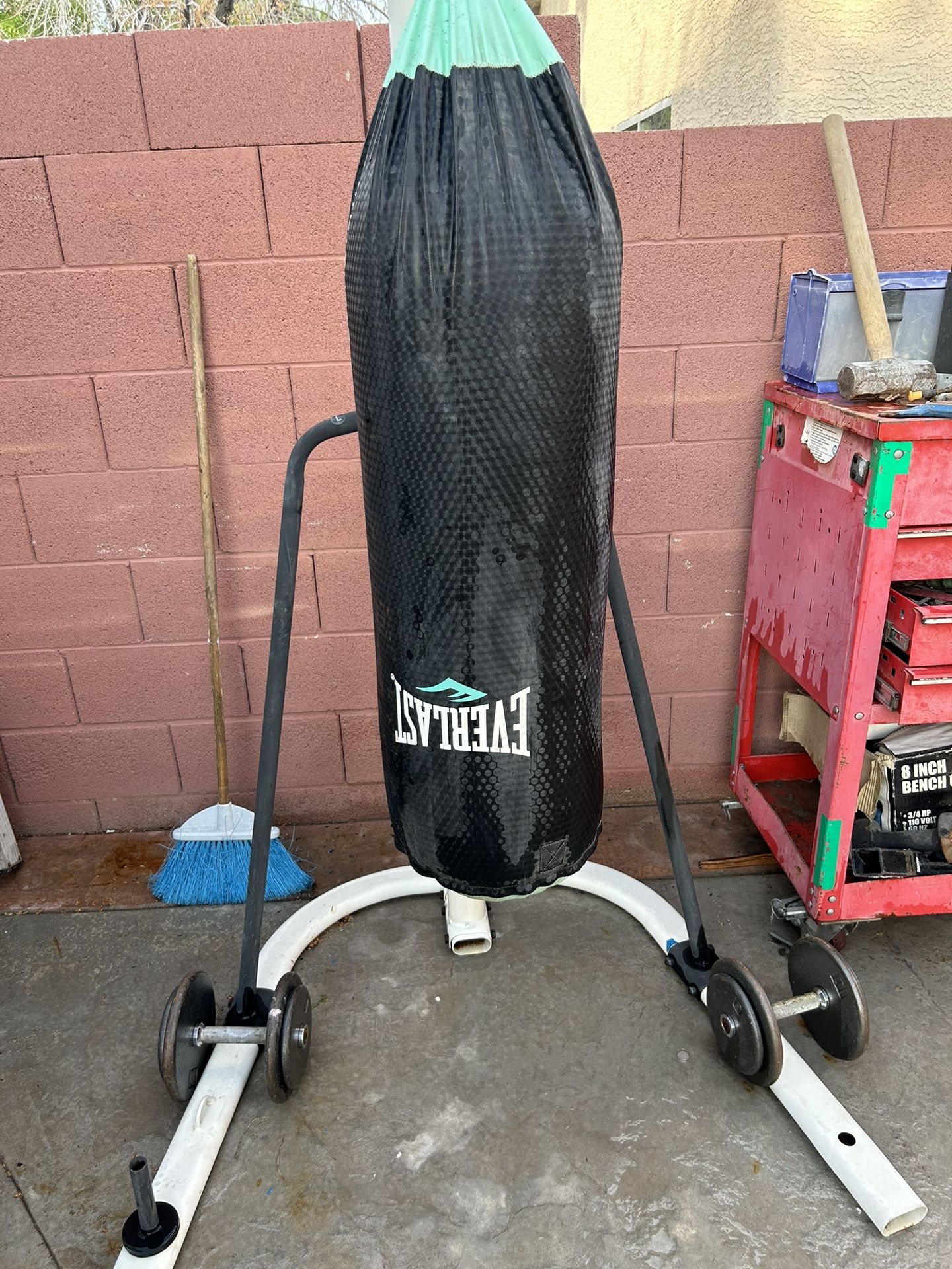 Everlast Punching Bag With Stand 