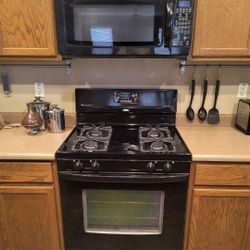 Black Whirlpool Appliance Package. Refrigerator, Range / Oven, Dishwasher, Microwave
