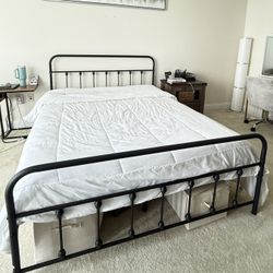 Queen Size Metal Bed Frame Black