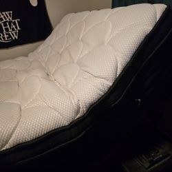 Dream cloud premier Hybrid mattress and premium adjustable base- $700 or best offer!