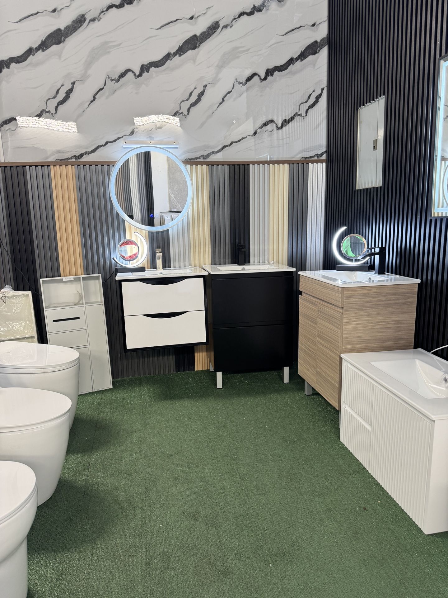 Vanity - Toilet - Mirror - Llave
