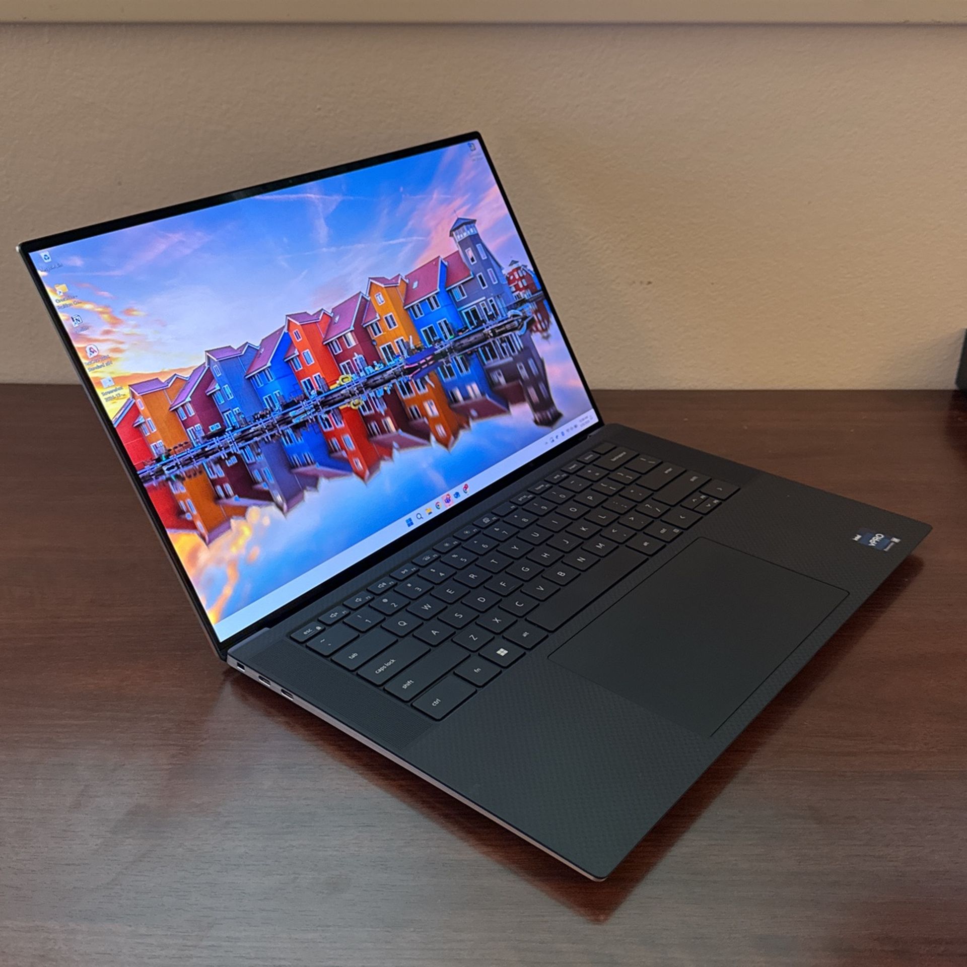 Dell XPS 15” – 13th Gen Intel i7, 32GB RAM, 1TB SSD – Touchscreen Laptop
