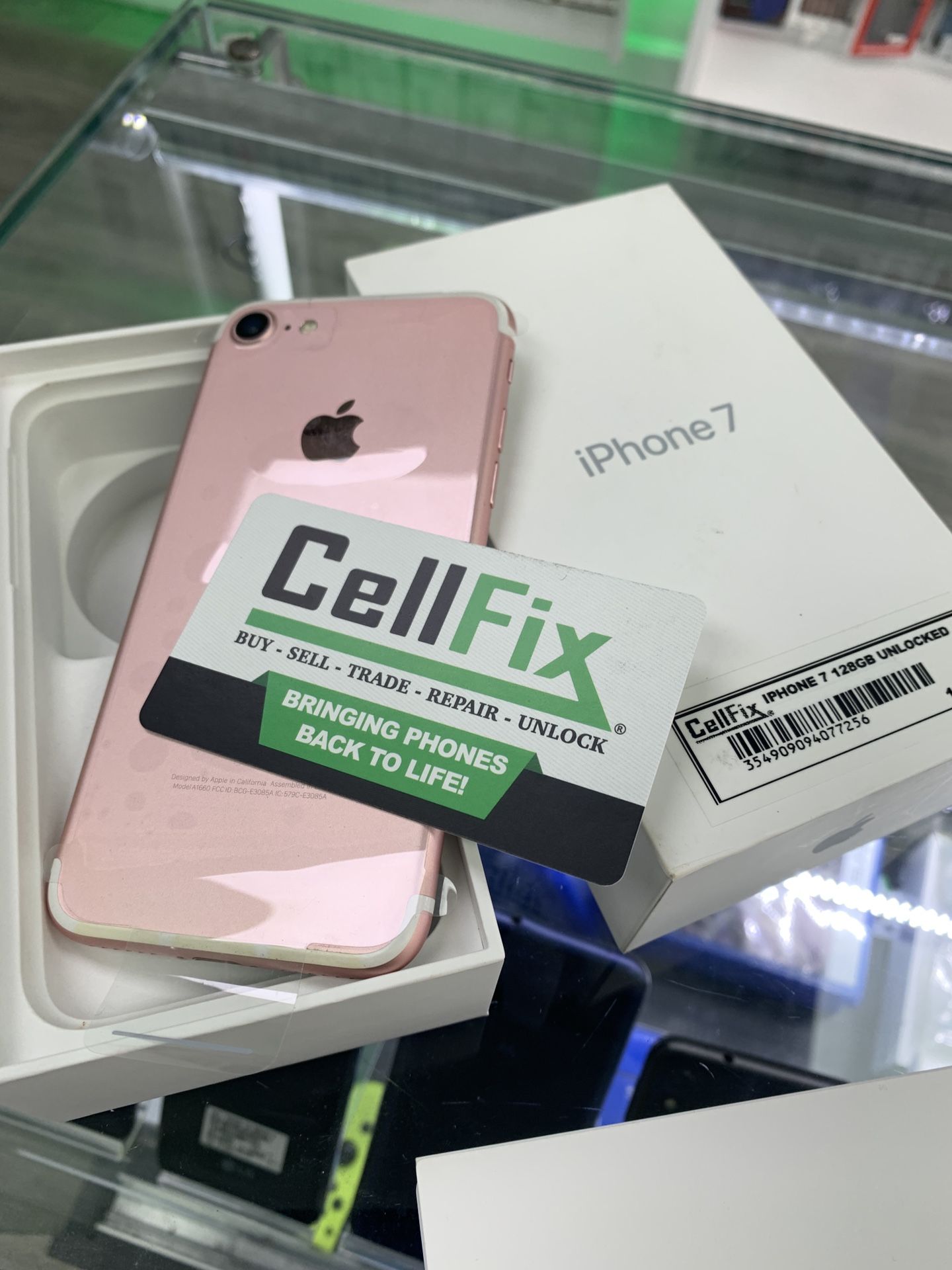 iPhone 7 128GB NEW IN BOX