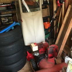 Vintage snowblower works and runs five horse wheel horse