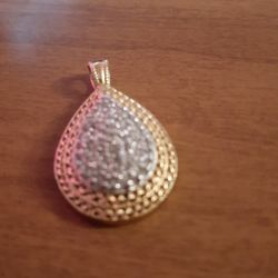 Pendant  18 Carat Italian Gold With Good Quality  Of Small DIAMONDS 