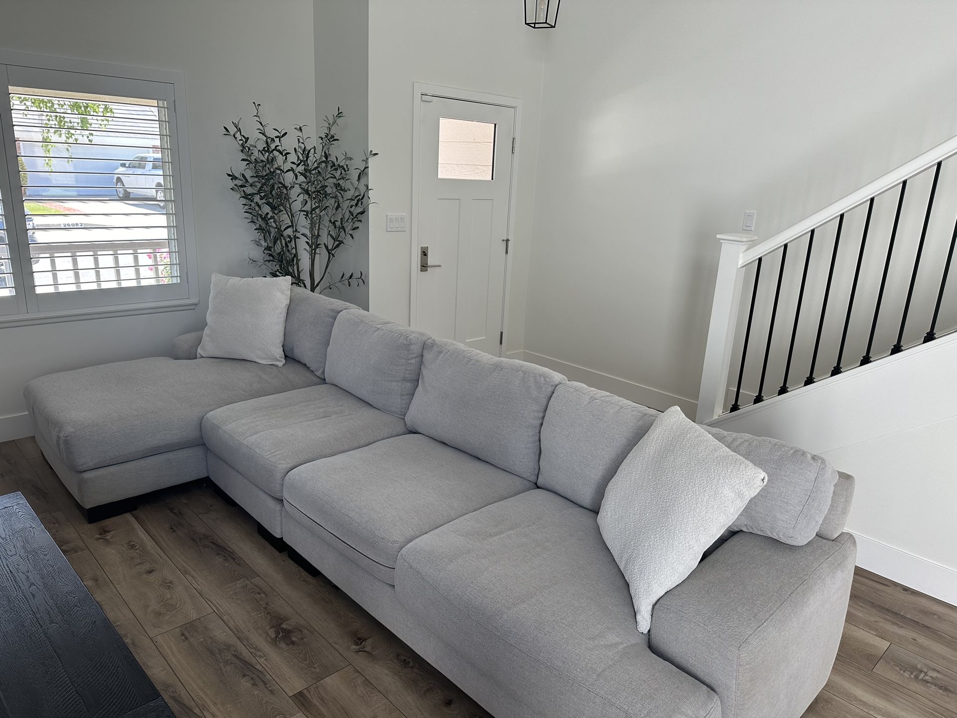 Living Spaces Aidan IV 3-Piece Sectional