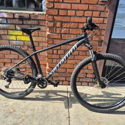 BRAND NEW SPECIALIZED ROCKHOPPER EXPERT MOUNTAIN BIKE DOUBLE DISK BRAKE, SIZE LARGE.
