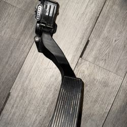 14-19 Chevy Silverado 1500 Accelerator Pedal Assembly Genuine OEM (contact info removed)4 #251148