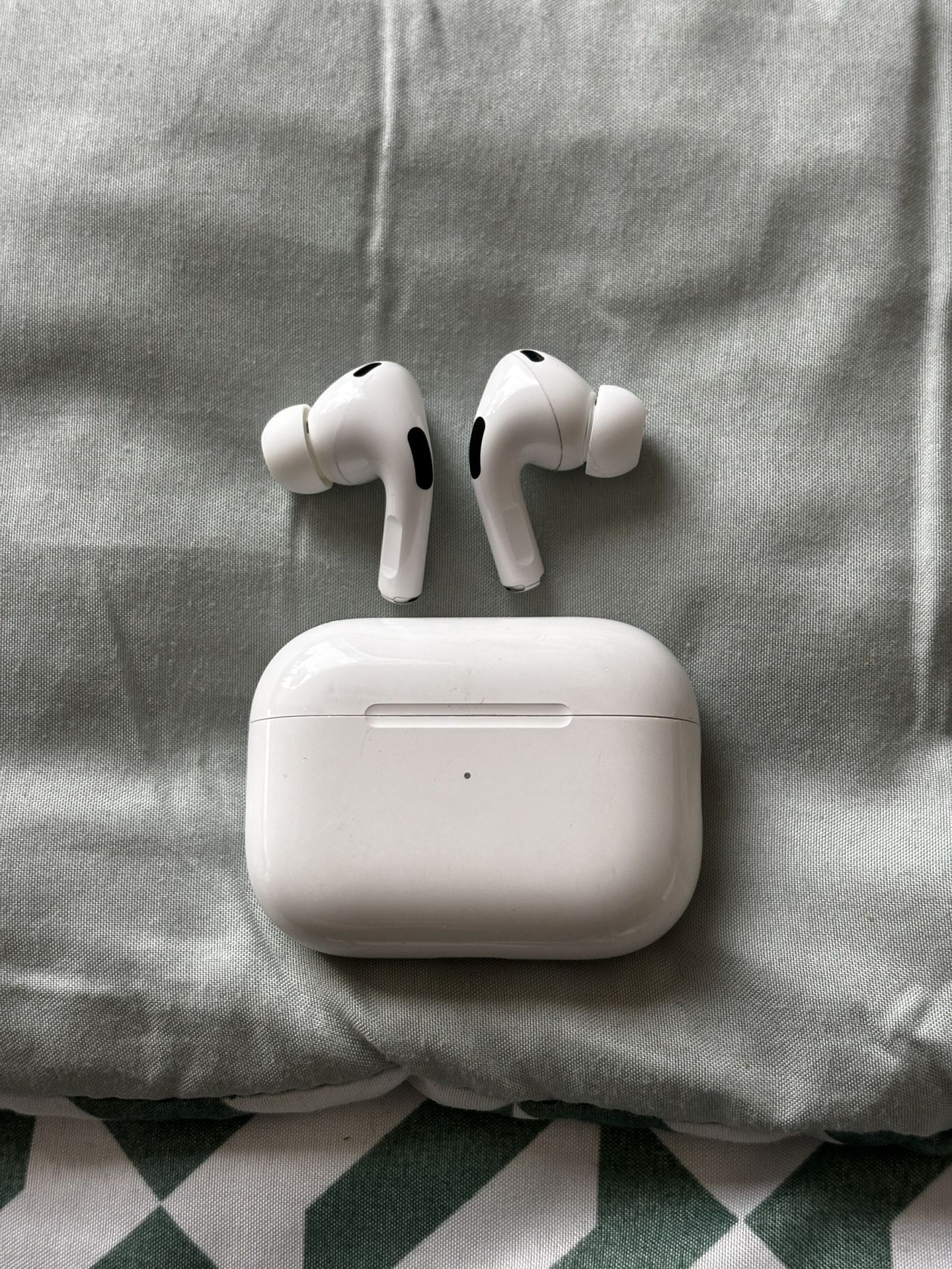(used) AirPod Pros 2nd generation