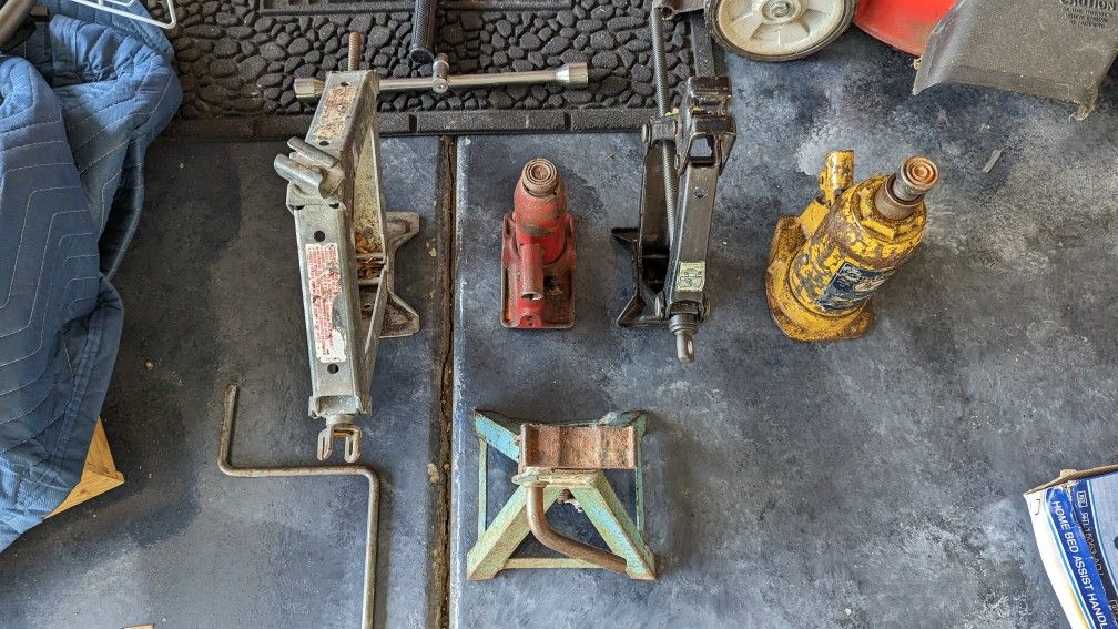 4 Jacks 1 Jackstand And Lug Wrenches 