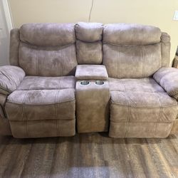 RECLINER NEUTRAL COLOR; USED LIKE NEW