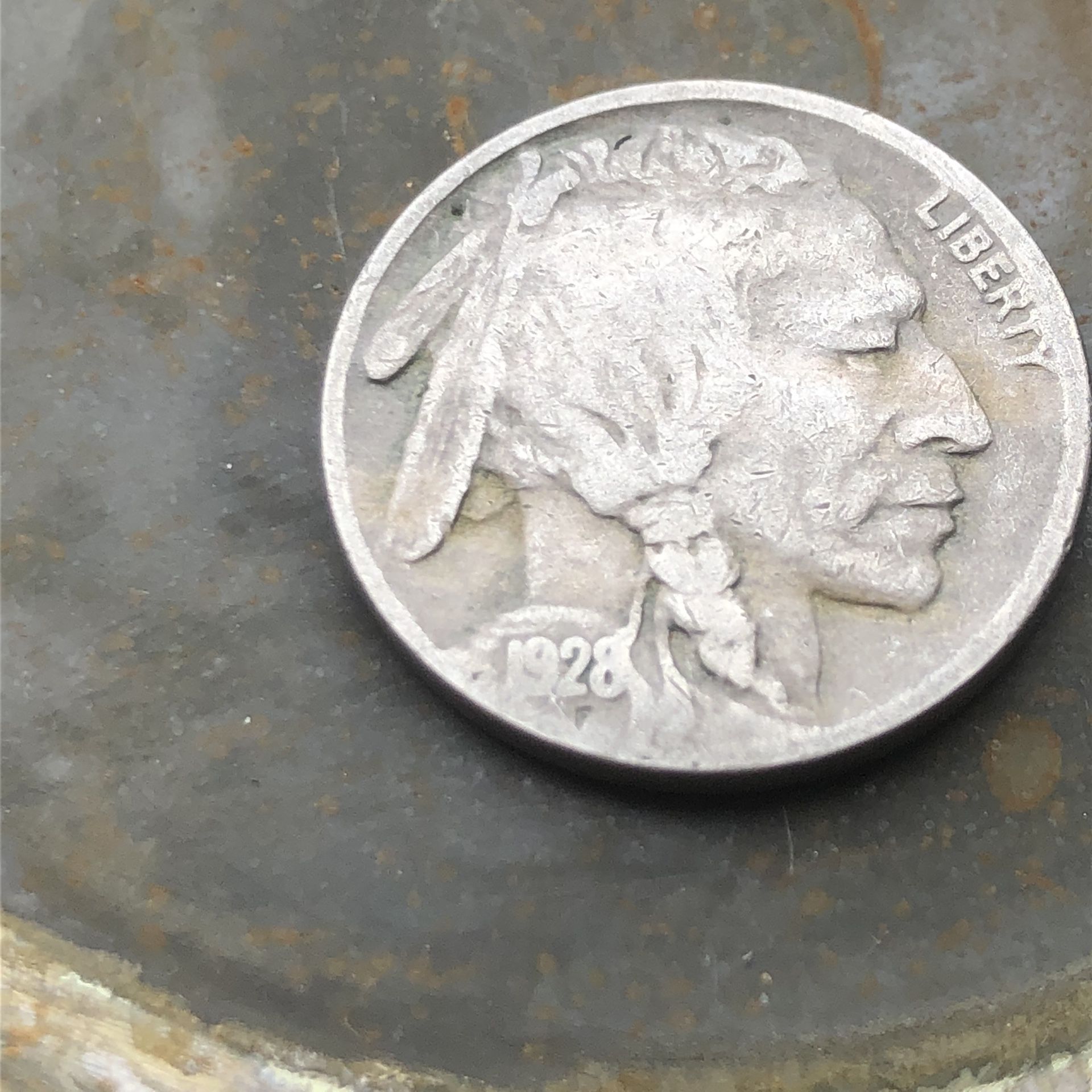 1928 feather Indian/Buffalo Nickel In Good Condition
