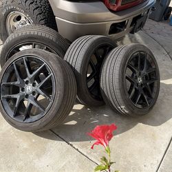 Set of tires and rims