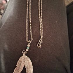 Feather Pendant Necklace 