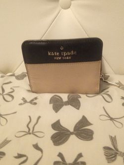 Kate Spade Staci Colorblock Small Wallet – Warm Beige & Black (Excellent Condition)