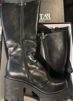 LA MODA- Platform Boots Size 7
