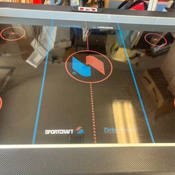 Air hockey table