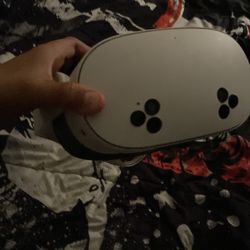 Meta quest 3SVR headset with a ton of games on a preloaded account with Horizon plus