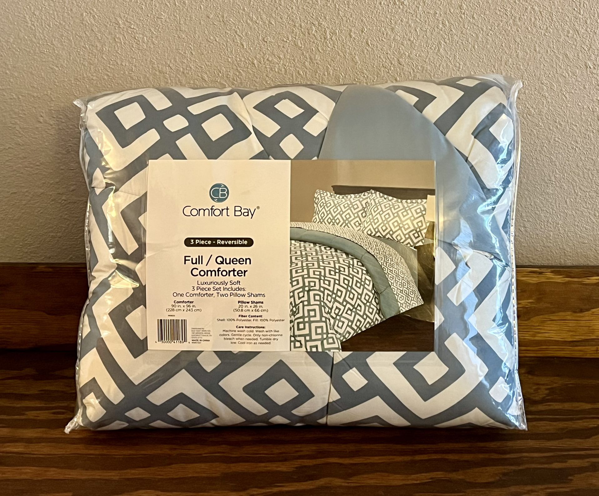 NEW Comfort Bay Full/Queen Reversible Comforter Set