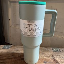 Simple Modern 40 Ounce Trek Tumbler NEW. No straw. 