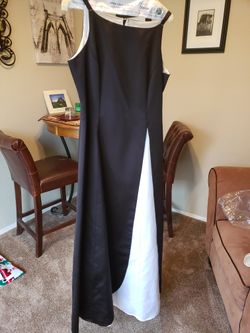 AVAILABLE.Eve/Ball/Formal/B&WGown/adult,size 12,by:Betsy&Adam,attchd UnderSlip/Tule,SleeveLess/Thin Straps/Back Zippe,Worn Once