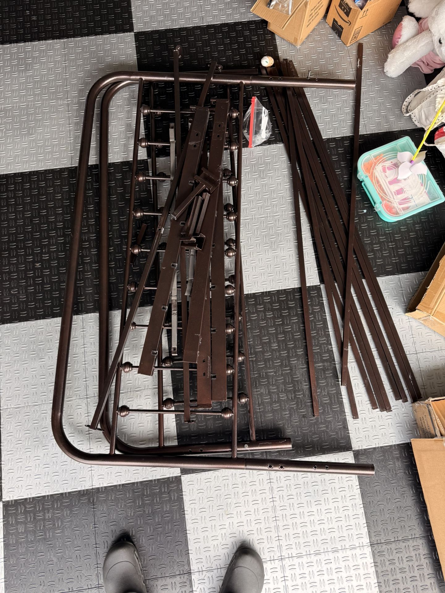 Bed frame (FREE)