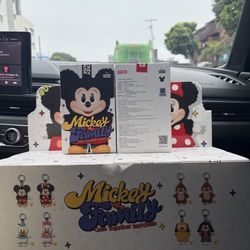Mickey Family Cute Together keychain series figures