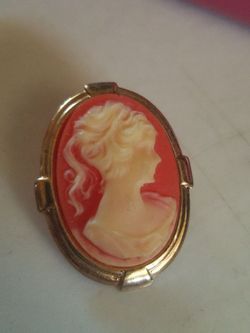 Cameo Brooche