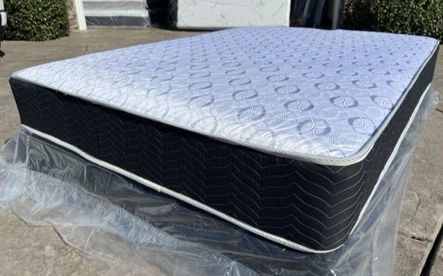 Queen Orthopedic Deluxe Collection Mattress!!