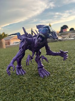 Queen alien large toy