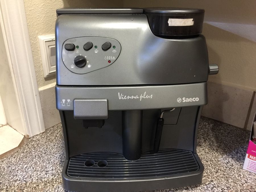 Vienna plus espresso machine. saeco. automatic for Sale in Sumner, WA OfferUp
