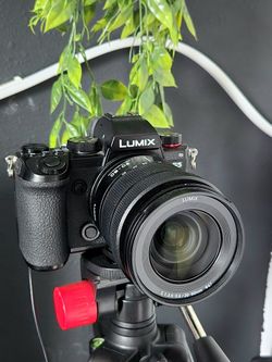 Camera Lumix S5