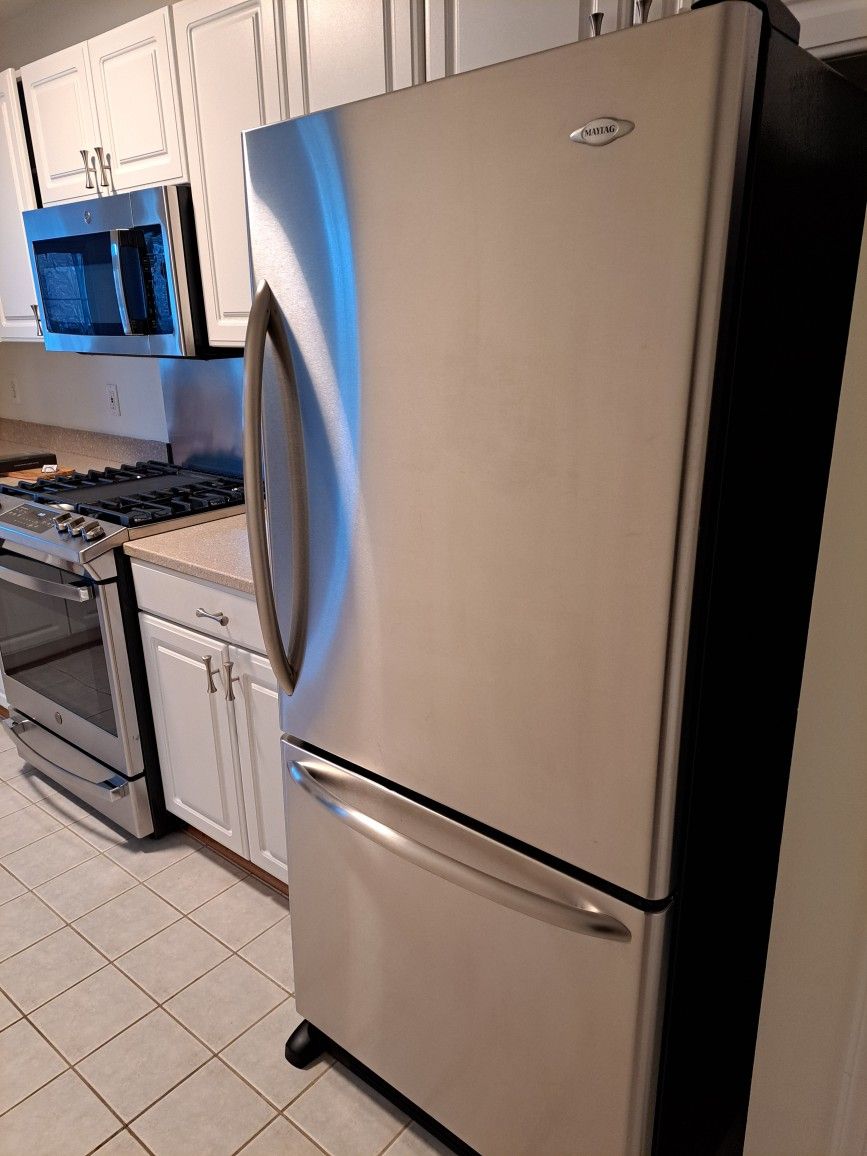 Maytag 18.6 Cu FT Bottom FREEZER $400