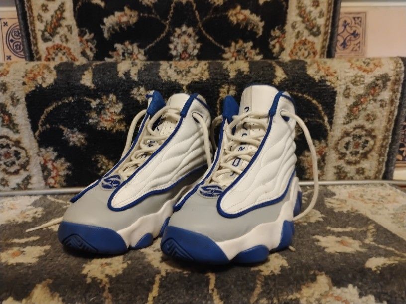 Size 4y - Jordan Pro Strong Mid White
