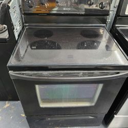 Whirl pool Stan dard Size Elec tric Stove Inclu ding Warranty!