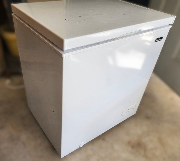Chest Freezer - Magic Chef HMCF5W2