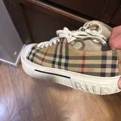 Burberry Shose 