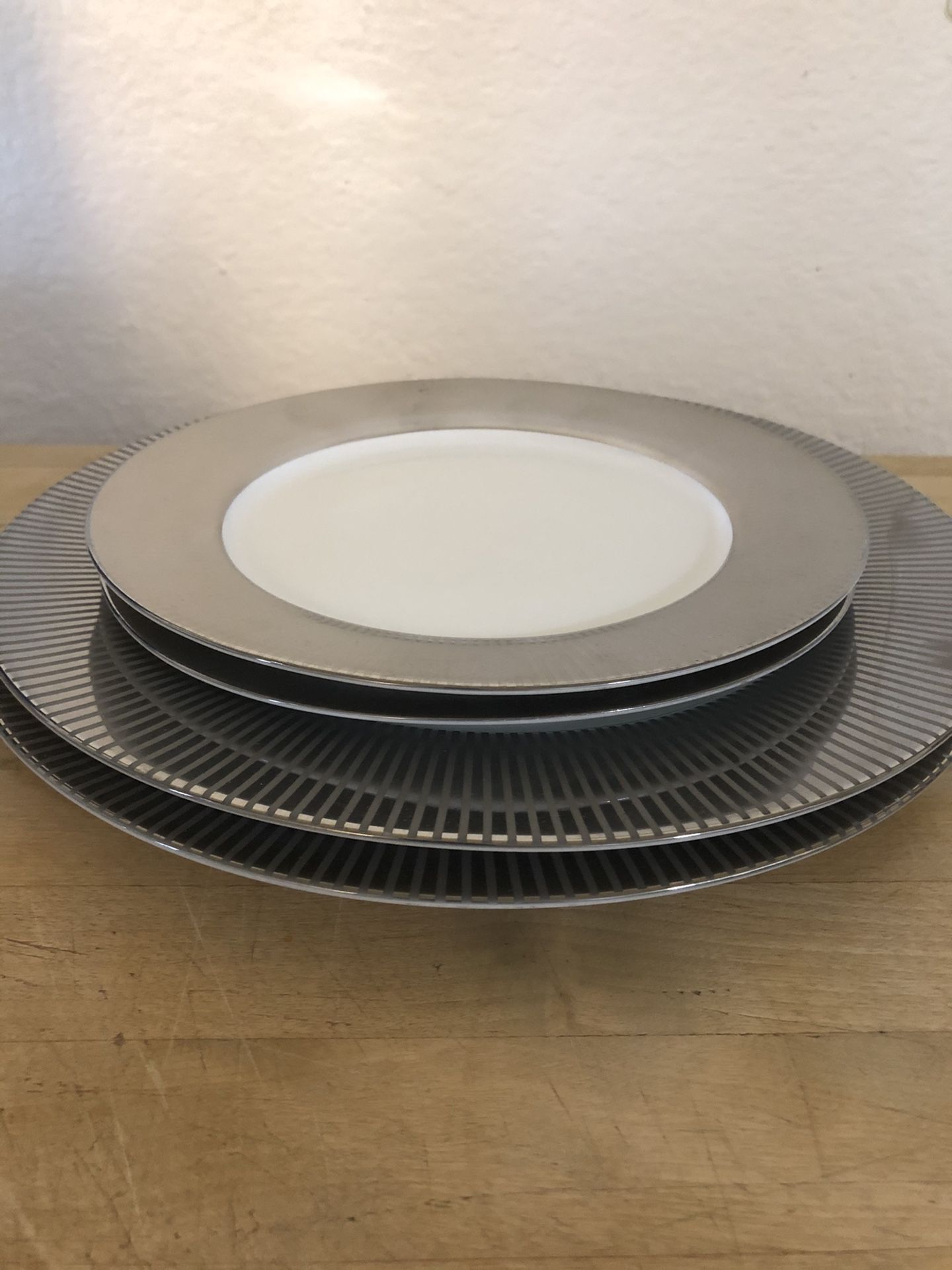 White & Silver dinner plate set
