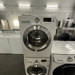 LG Washer And Dryer Ventless “24 ( Lavadora Y Secadora )