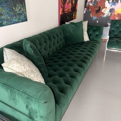 Luxury Emerald Green Velvet Tufted Sofa – Modern Glam Statement Piece