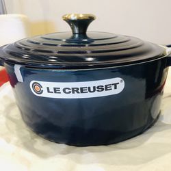 7qt Cast Iron Dutch Oven (various Colors) for Sale in Baltimore, MD -  OfferUp