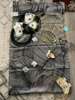 30 Piece Wire Wreaths Bundle