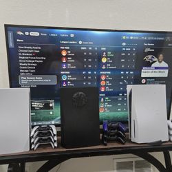 3 PS5'S WITH 9 CONTROLLERS 